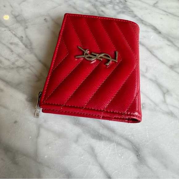 Wallet CASSANDRE MATELASSE BI-FOLD IN GRAIN DE POUDRE EMBOSSED LEATHER YSL - Picture 10 of 10